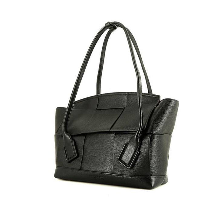 Borsa Bottega Veneta Arco 33 in pelle nera
