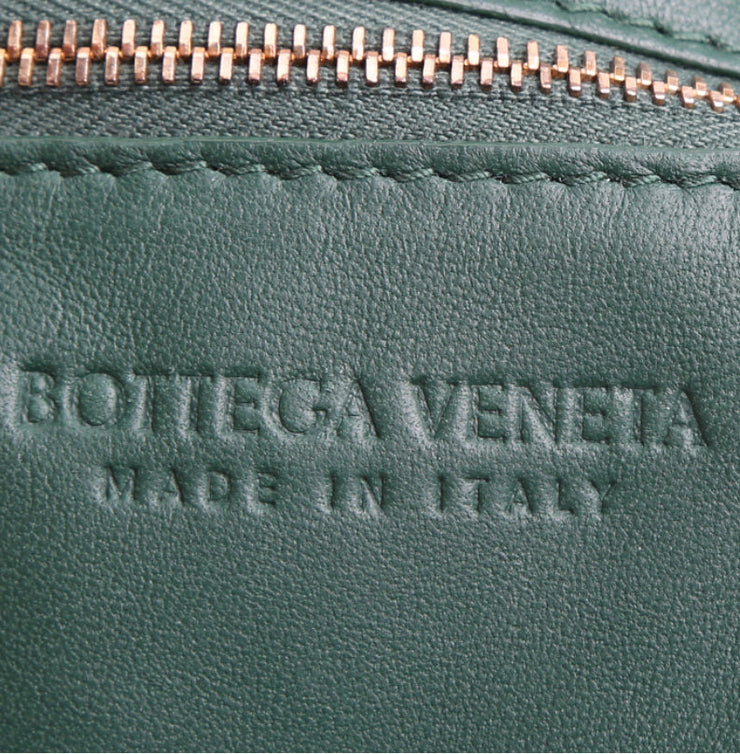 Borsa a tracolla Bottega Veneta Cassette in pelle intrecciata verde-pino