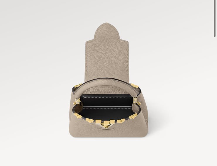 M24567
Borsa Capucines Mini