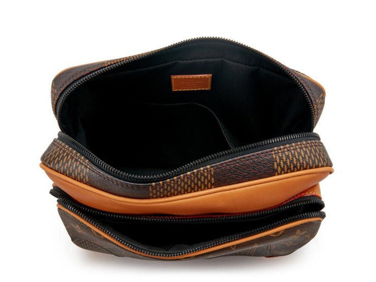 Louis Vuitton
Virgil Abloh NIGO Brown Giant Damier Ebene & Drip Monogram Coated Canvas Nil Messenger Gold Hardware, 2021